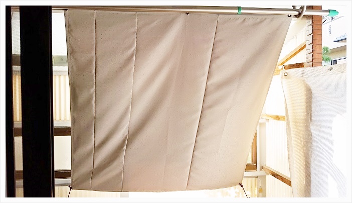 遮光カーテンのハギレで自作したサンシェードの完成