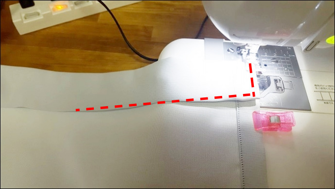 カフェカーテン自作の手順丈の調節 点線の部分を縫い合わせる
